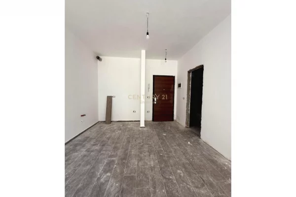 Ambient biznesi me qera 3+1 ne Tirane - 500 Euro