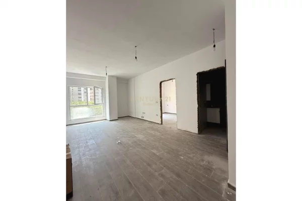 Ambient biznesi me qera 3+1 ne Tirane - 500 Euro