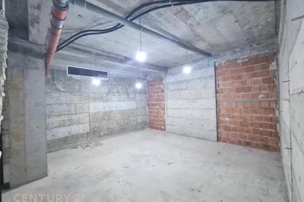 Japim me qira ambjent komercial 250 m, ne Yzberish!