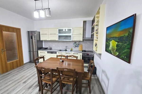 Shtepi me qera 2+1 ne Tirane - 700 Euro