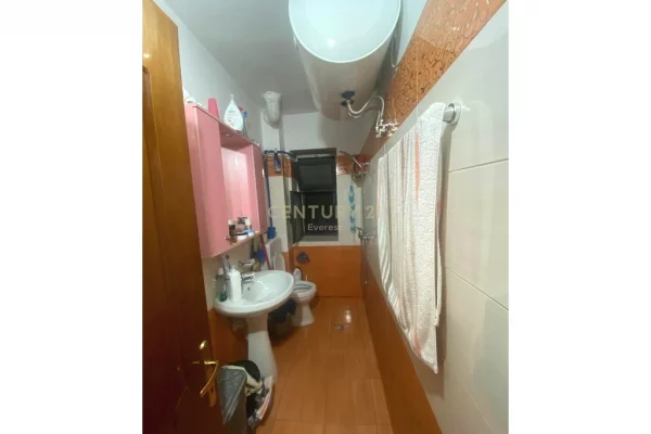 Shtepi ne shitje Apartament ne Tirane, 1+1, Mobilimi E mobiluar, Pagesa 146,000  Euro.