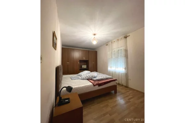 Shtepi me qera 2+1 ne Tirane - 55,000 Leke