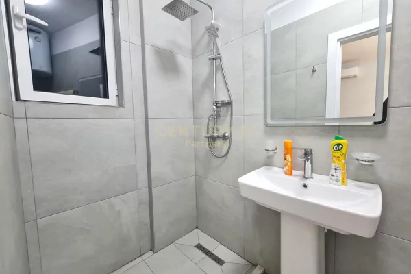 Shtepi me qera Apartament ne Tirane, 1+1, Mobilimi E mobiluar, Pagesa 550  Euro.