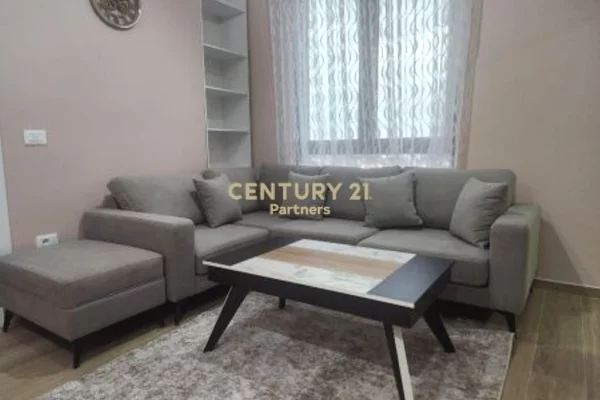 JAPIM APARTAMENT 1+1 PER QIRA TEK BULEVARDI I RI !