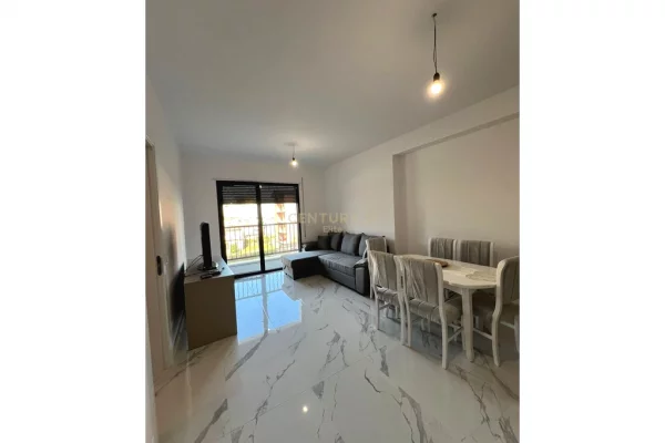 Shtepi me qera Apartament ne Tirane, 2+1, Mobilimi E mobiluar, Pagesa 700  Euro.