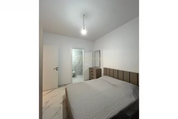 Shtepi me qera Apartament ne Tirane, 2+1, Mobilimi E mobiluar, Pagesa 700  Euro.