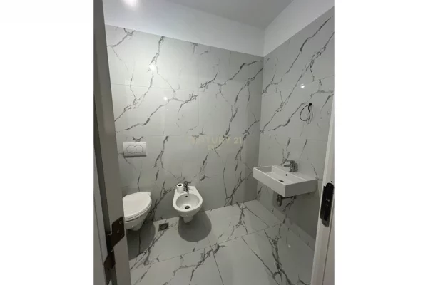 Shtepi me qera Apartament ne Tirane, 2+1, Mobilimi E mobiluar, Pagesa 700  Euro.