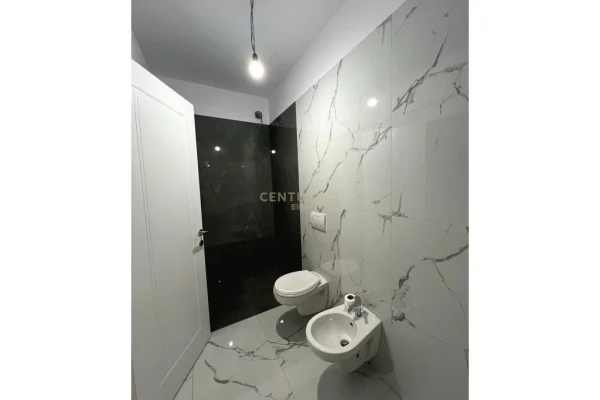 Shtepi me qera Apartament ne Tirane, 2+1, Mobilimi E mobiluar, Pagesa 700  Euro.