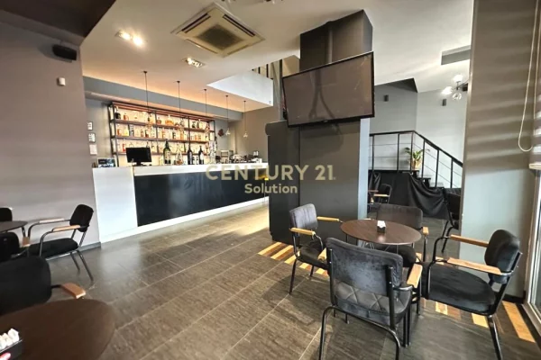 Ambient biznesi me qera 2+1 ne Tirane - 2,000 Euro