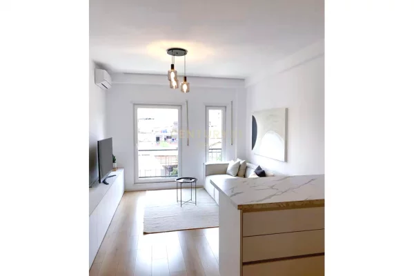 Shtepi me qera 1+1 ne Tirane - 90,000 Leke