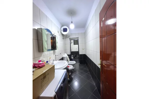 Shtepi me qera Apartament ne Tirane, 2+1, Mobilimi E mobiluar, Pagesa 70,000  Leke.