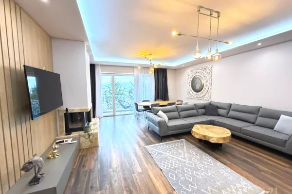 Shtepi me qera 4+1 ne Tirane - 3,000 Euro