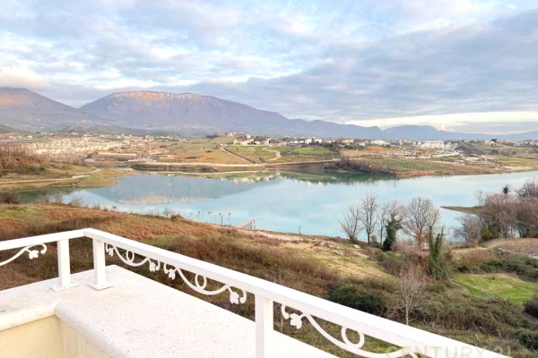 Shtepi me qera Vila Luksoze ne Tirane, 4+1, Mobilimi E mobiluar, Pagesa 3,000  Euro.