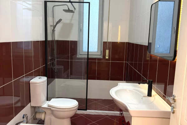 Shtepi ne shitje Apartament ne Tirane, 2+1, Mobilimi E mobiluar, Pagesa 169,000  Euro.