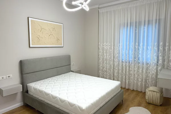 Shtepi ne shitje Apartament ne Tirane, 2+1, Mobilimi E mobiluar, Pagesa 169,000  Euro.