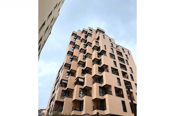 Shtepi me qera Apartament ne Tirane, 2+1, Mobilimi E mobiluar, Pagesa 1,800  Euro.