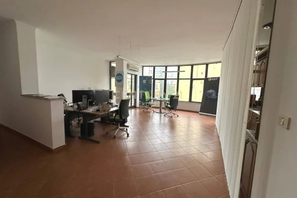 Jepet apartament per zyre stadiumi Dinamo