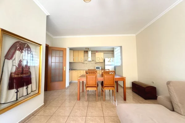 Shtepi me qera 2+1 ne Tirane - 800 Euro