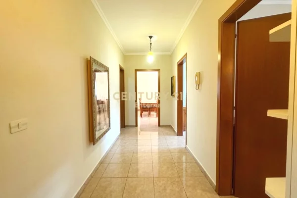 Shtepi me qera Apartament ne Tirane, 2+1, Mobilimi E mobiluar, Pagesa 800  Euro.