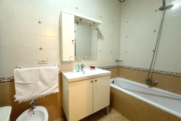 Shtepi me qera Apartament ne Tirane, 2+1, Mobilimi E mobiluar, Pagesa 800  Euro.