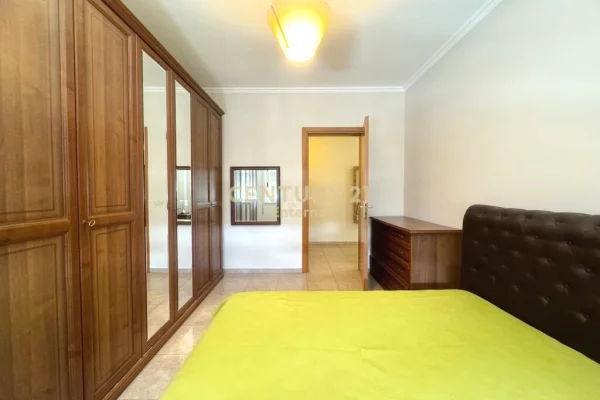 Shtepi me qera Apartament ne Tirane, 2+1, Mobilimi E mobiluar, Pagesa 800  Euro.