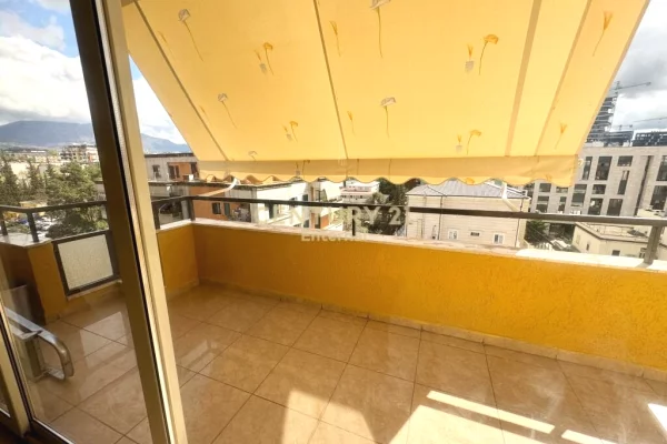 Shtepi me qera Apartament ne Tirane, 2+1, Mobilimi E mobiluar, Pagesa 800  Euro.