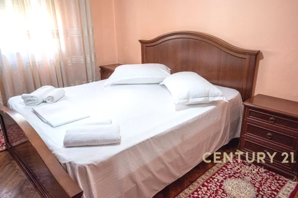 Shtepi me qera Apartament ne Tirane, 3+1, Mobilimi E mobiluar, Pagesa 670  Euro.