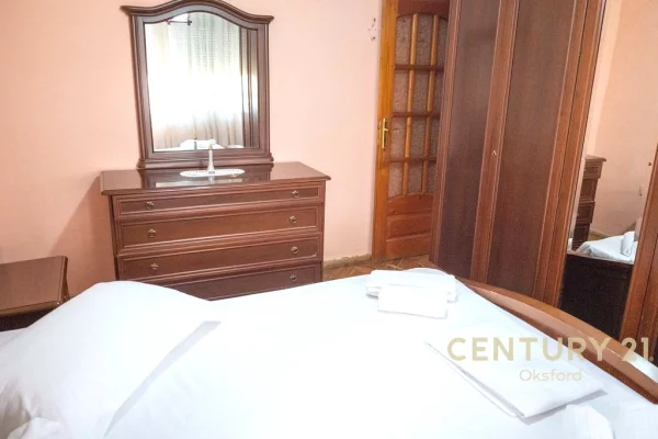 Shtepi me qera Apartament ne Tirane, 3+1, Mobilimi E mobiluar, Pagesa 670  Euro.