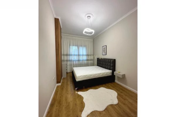 Shtepi ne shitje Apartament ne Tirane, 1+1, Mobilimi E mobiluar, Pagesa 130,000  Euro.