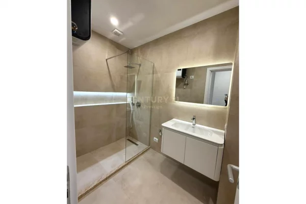 Shtepi me qera Apartament ne Tirane, 3+1, Mobilimi Bosh, pa mobiluar, Pagesa 1,400  Euro.