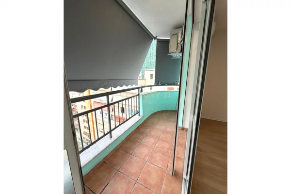 Shtepi me qera Apartament ne Tirane, 3+1, Mobilimi Bosh, pa mobiluar, Pagesa 1,400  Euro.