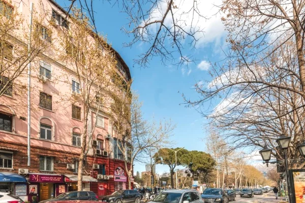 Shallvaret! Premium Apartment for Rent – Contemporary Style | Joni Peçi Store!