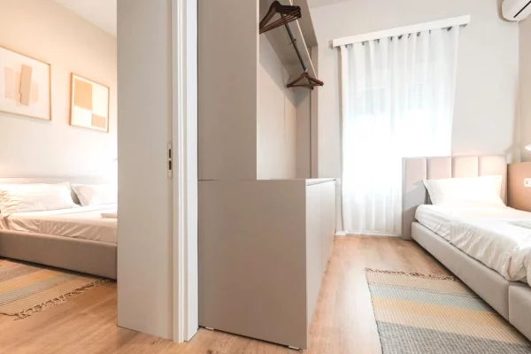 Shtepi me qera Apartament ne Tirane, 2+1, Mobilimi E mobiluar, Pagesa 1,300  Euro.