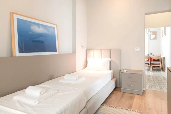 Shtepi me qera Apartament ne Tirane, 2+1, Mobilimi E mobiluar, Pagesa 1,300  Euro.