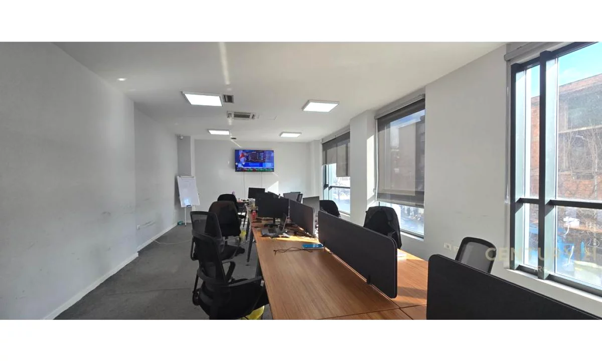 AMBIENT BIZNESI NE RR. HOXHA TAHSIM!