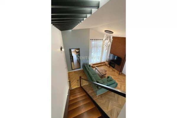 Shtepi me qera Apartament ne Tirane, 3+1, Mobilimi E mobiluar, Pagesa 2,200  Euro.