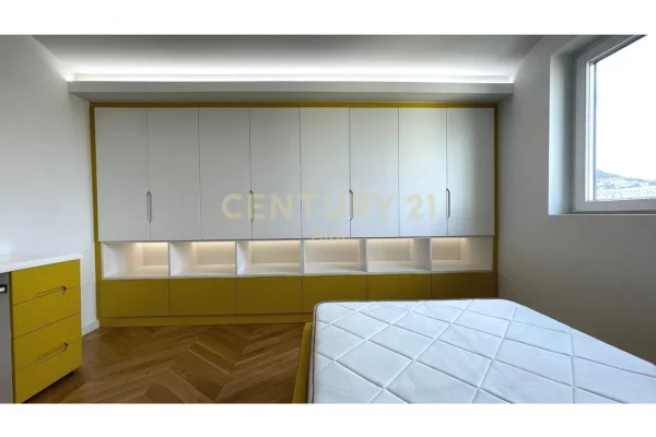 Shtepi me qera Apartament ne Tirane, 3+1, Mobilimi E mobiluar, Pagesa 2,200  Euro.