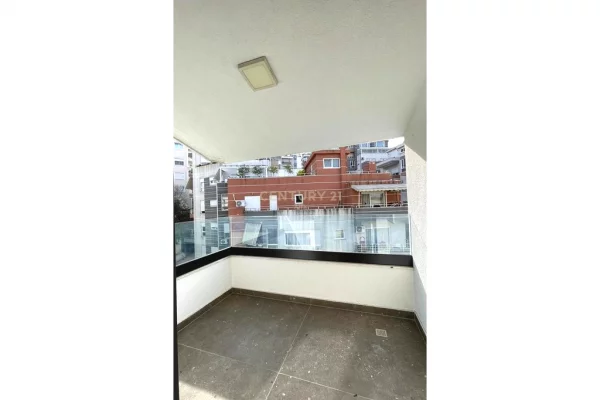 Shtepi me qera Apartament ne Tirane, 3+1, Mobilimi E mobiluar, Pagesa 2,200  Euro.