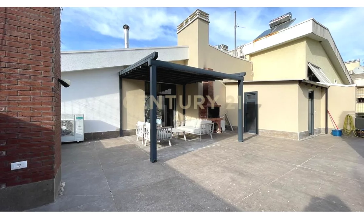 Shtepi me qera Apartament ne Tirane, 3+1, Mobilimi E mobiluar, Pagesa 2,200  Euro.