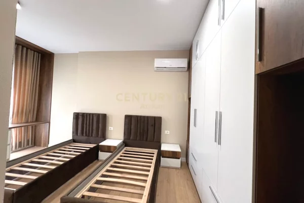 Shtepi me qera Apartament ne Tirane, 2+1, Mobilimi E mobiluar, Pagesa 1,800  Euro.