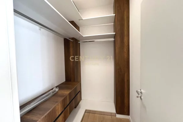 Shtepi me qera Apartament ne Tirane, 2+1, Mobilimi E mobiluar, Pagesa 1,800  Euro.