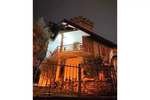 Shtepi me qera 6+1 ne Tirane - 3,500 Euro