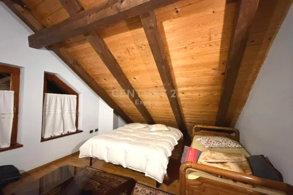 Shtepi me qera Vila Luksoze ne Tirane, 6+1, Mobilimi E mobiluar, Pagesa 3,500  Euro.