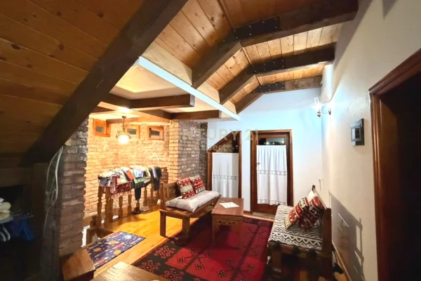 Shtepi me qera Vila Luksoze ne Tirane, 6+1, Mobilimi E mobiluar, Pagesa 3,500  Euro.