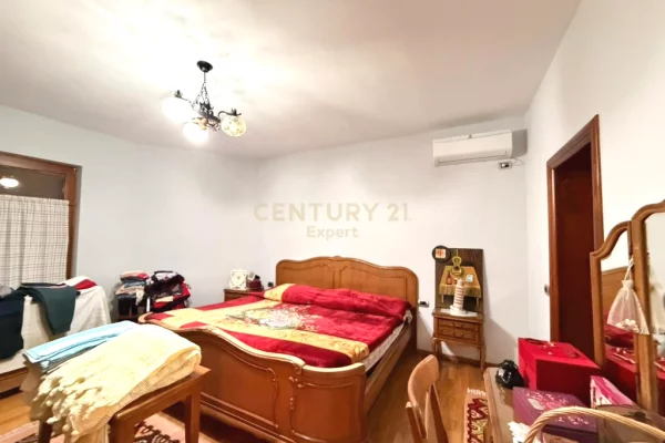 Shtepi me qera Vila Luksoze ne Tirane, 6+1, Mobilimi E mobiluar, Pagesa 3,500  Euro.