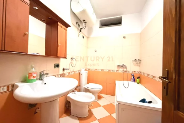 Shtepi me qera Vila Luksoze ne Tirane, 6+1, Mobilimi E mobiluar, Pagesa 3,500  Euro.