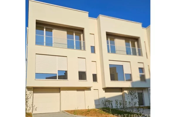 Shtepi me qera 4+1 ne Tirane - 1,500 Euro