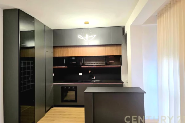 Shtepi me qera Vila Luksoze ne Tirane, 4+1, Mobilimi Bosh, pa mobiluar, Pagesa 1,500  Euro.