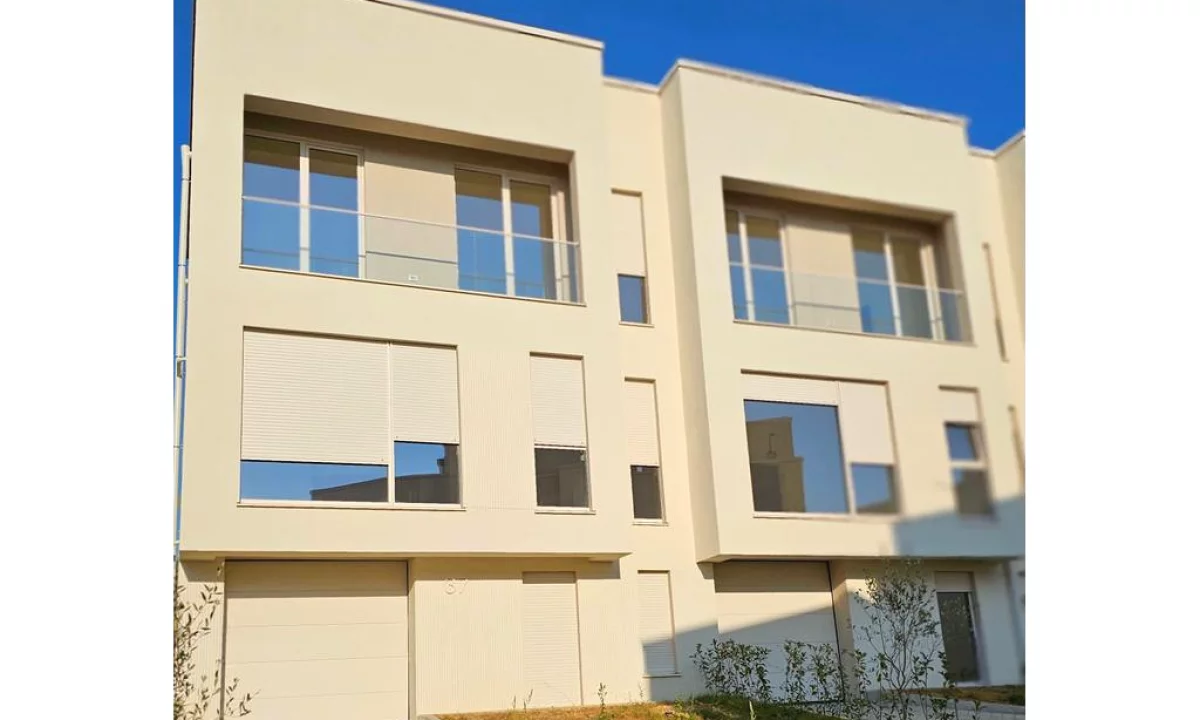 Shtepi me qera Vila Luksoze ne Tirane, 4+1, Mobilimi Bosh, pa mobiluar, Pagesa 1,500  Euro.