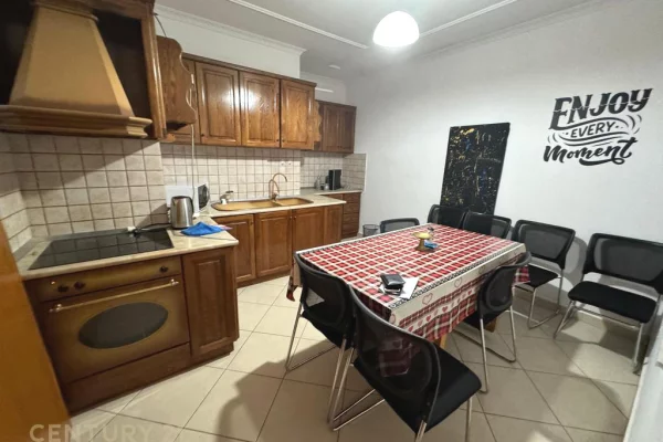 ZYRA ME QIRA, RRUGA E BARRIKADAVE!